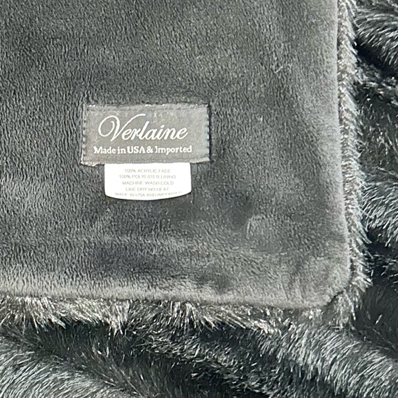 Faux Fur Throw & Pillow Cases - Picture 2 of 4